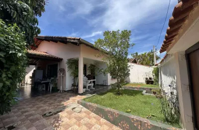 Casa à venda em itanhaém lado praia – 3 dormitórios, 5 vagas e espaço para piscina