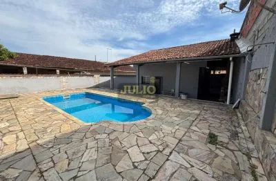 Casa à venda em mongaguá com piscina, varanda gourmet e 142,90m² de área construída
