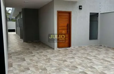 Casa à venda em itanhaém com piscina e suíte – 81m², 3 vagas
