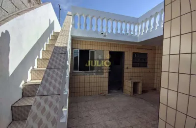 Casa à venda em mongaguá com 3 suítes, 3 salas e vaga fixa 