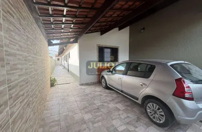 Casa à venda em mongaguá com 3 dormitórios, suíte e churrasqueira – ótima localização