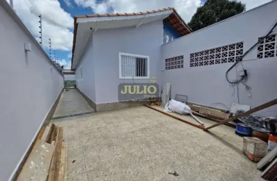 Casa à venda em mongaguá, jardim leonor, com 2 quartos, com 60 m²