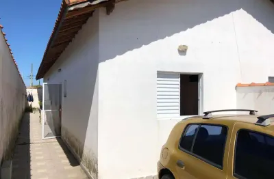 Oportunidade em mongaguá! casa com suíte, churrasqueira e 2 vagas no lado morro