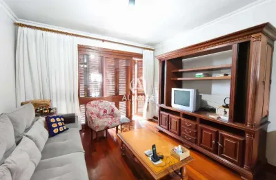 Apartamento mobiliado
3 dormitórios, sendo uma suite
1 sala
1 cozinha