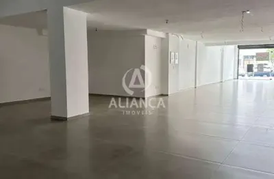 Exelente sala comercial térrea com vitrine!
02 banheiro 
área privativ