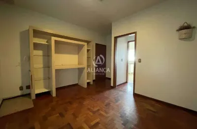 Sem animais
semi mobiliado no máximo 03 pessoas 
3 dormitórios 
sala
c