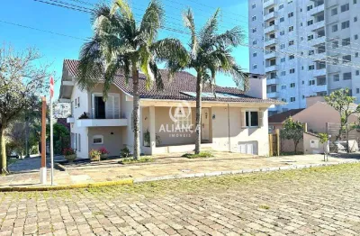 Casa comercial com 3 pisos 

parte inferior 
garagem e salao

segundo