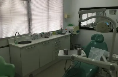 Consultorio Odontologico ,sala com consultorio montado  e outra para montar , sala de espera e banheiro.