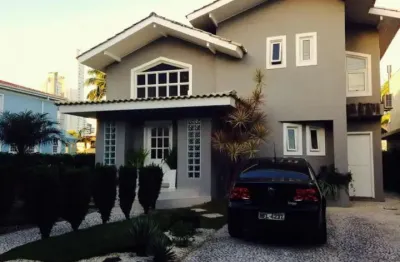 Belíssima residência em condomínio marina camboriú no bairro da barra