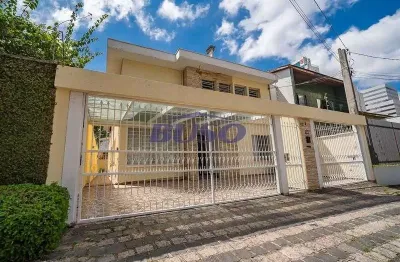 Casa com 3 quartos para alugar na Rua Ivo Leão, 568, Alto da Glória, Curitiba