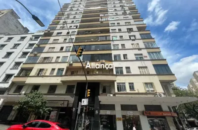 Apartamento com 2 quartos para alugar na avenida borges de medeiros, 1042, centro histórico, porto alegre por r$ 1.800