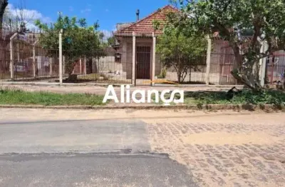 Casa com 3 quartos para alugar na Rua Doutor João Inácio, 1025, Navegantes, Porto Alegre por R$ 2.800