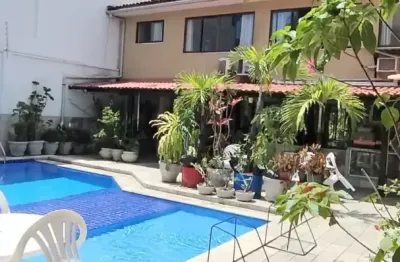 Belíssima casa no monteiro, muito ampla e espaços agradáveis, são 4 quartos sendo 3 suítes, 4 vagas de garagens