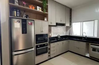 Casa com 4 quartos à venda no Jardim Patrícia, Uberlândia 