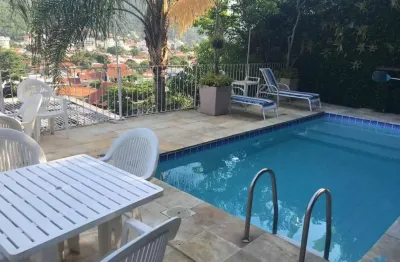 Casa com 4 quartos para alugar na Rua Roberto Augusto Morgado, 219, São Francisco, Niterói