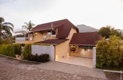 Casa com 6 quartos à venda na Estrada União e Indústria, 12600, Pedro do Rio, Petrópolis