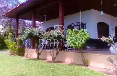 Casa de condomínio fechado com 463 m², 3 suítes à venda no bairro Jardim do Golf I próximo ao Templo Zulai