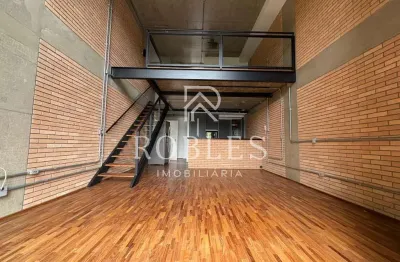 Loft Triplex com 127 m², 1 quarto sendo 1 suíte para alugar no bairro Pinheiros.