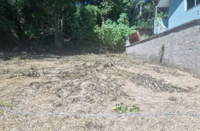 Terreno em canasvieiras a 5 km do mar  por r$ 135 mil para pagamento avista.