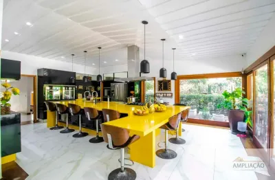 Casa 810mts, co 4 suites, espaço gourmet, integrado a cozinha, 6 vagas, no  jd. guedala