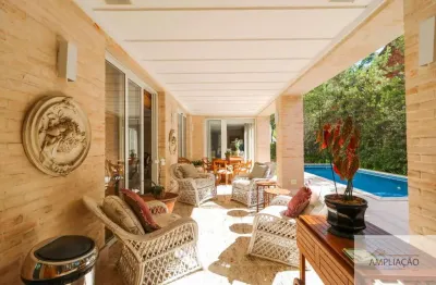 Casa em condomínio, 885mts,5 suítes, 8 vagas na vila morumbi