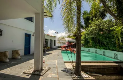 Casa assobradada 5 dormitórios sendo 4 suítes e 6 vagas no morumbi