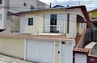 Casa com 2 quartos à venda na Rua Gervásio Antônio Chiminazzo, 320, Jardim das Hortênsias, Poços de Caldas