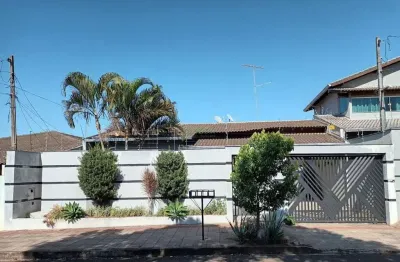 Casa com 4 quartos à venda na rua benedita pires da silveira, aragarça, londrina por r$ 950.000