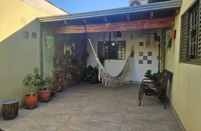 Casa com 3 quartos à venda na rua sertanópolis, lindóia, londrina por r$ 550.000