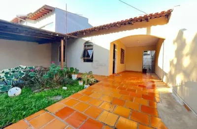Casa com 2 quartos à venda na rua orestes medeiros pullin, conjunto café, londrina por r$ 265.000