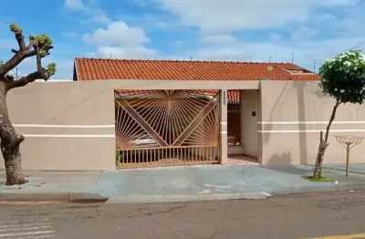 Casa com 3 quartos à venda na avenida santo magrini, parigot de souza, londrina por r$ 550.000