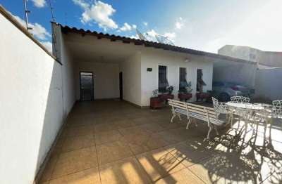 Casa com 4 quartos à venda na rua dallas, lima azevedo, londrina por r$ 950.000