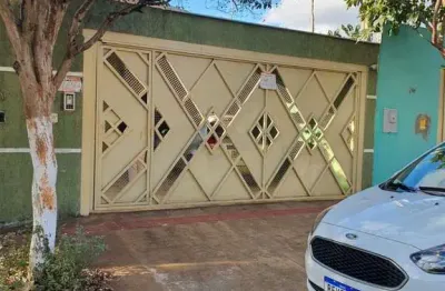 Casa com 3 quartos à venda na rua kazuo nishiyama, portal de versalhes 1, londrina por r$ 550.000
