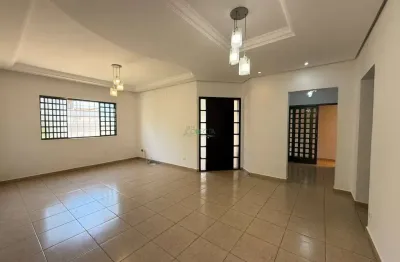 Casa com 3 quartos à venda na Rua Flávio Ferreira dos Santos, Residencial José B Almeida, Londrina por R$ 640.000