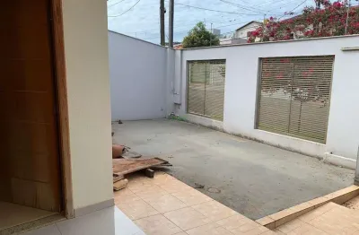 Casa com 3 quartos à venda na rua joaquim murtinho, jardim novo sabará, londrina por r$ 750.000