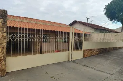 Casa com 3 quartos à venda na rua arlindo ribeiro do prado, parigot de souza, londrina por r$ 255.000