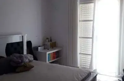 Casa para venda com 200 metros quadrados com 3 dormir 1 suíte quintal amplo.