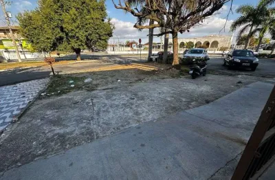 Sala comercial para alugar na Rua Professor Bernardino Querido, 45, Vila São José, Taubaté