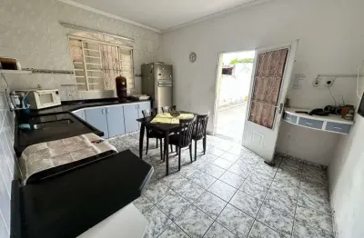 Casa com 3 quartos à venda na Avenida Brigadeiro José Vicente de Faria Lima, 62, Jardim Maria Augusta, Taubaté