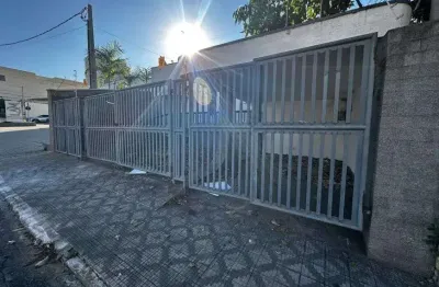 Casa com 3 quartos para alugar na Rua Emílio Winther, 700, Jardim das Nações, Taubaté