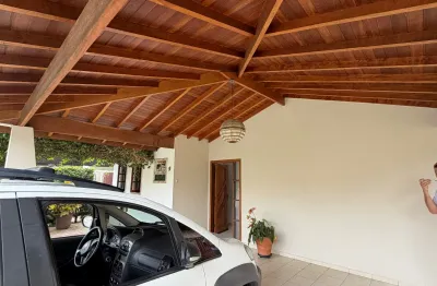 Alugo ótima casa térrea condomínio jardim das hortencias em taubate