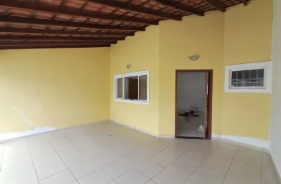 Alugo ótima casa espaçosa no bairro hípica pinheiros em taubaté