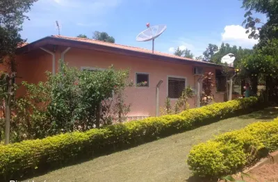 Chácara a Venda em São José dos Campos-SP, Bairro Primavera 1b: 3 Quartos, 2 Suítes, 2 Salas, 3 Banheiros, 4 Vagas, 120m².