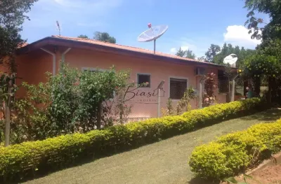 Chácara a Venda em São José dos Campos-SP, Bairro Primavera 1b: 3 Quartos, 2 Suítes, 2 Salas, 3 Banheiros, 4 Vagas, 120m².