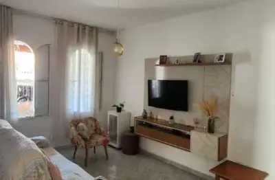 Casa / Vila Tesouro / 02 Dormitórios / 150m² / São José dos Campos