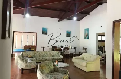 Imperdível oportunidade: Casa à venda em Ubatuba-SP, Praia do Perequê Mirim, 3 quartos, 1 suíte, 2 salas, 3 banheiros, 2 vagas de garagem, 241m².