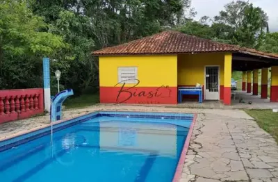 Chácara / mobiliada e escriturada / 04 quartos com 02 suítes / piscina / área gourmet / 4.300m² de terreno / 130m²  de construção / guararema