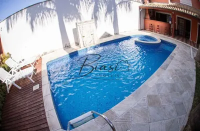 Casa Sobrado - Villa Branca - 03 Dormitórios - 250m²  - Jacareí