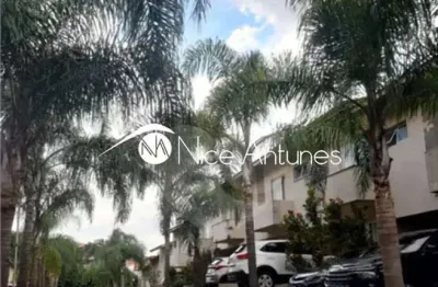 Casa em condomínio Fechado com 3 dormitórios sendo uma suíte