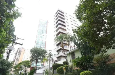 Apartamento com 182M2, 4 dormitórios sendo 3 suítes, dependência empregada e 3 vagas de garagens